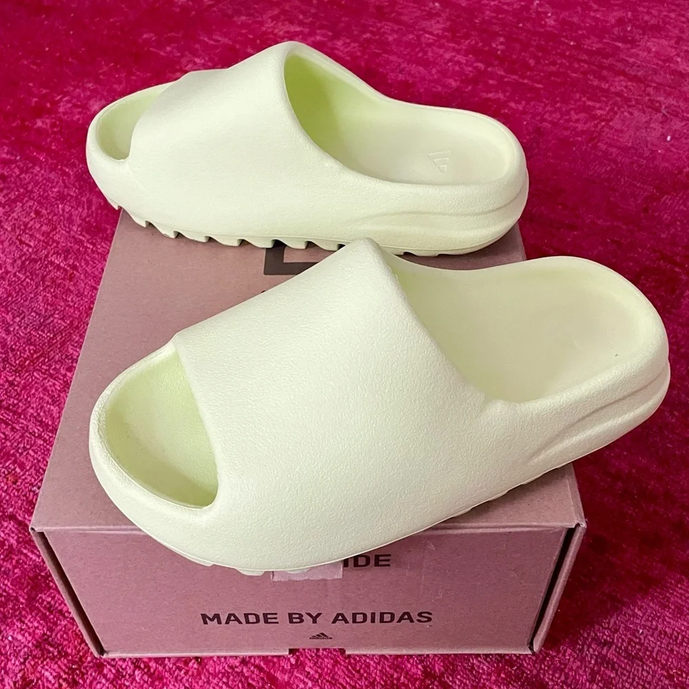 EUC sz 5 adidas YZY Yeezy Slides Glow Green